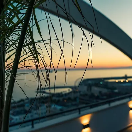 Be Your - Tower Beach Чивитавеккья